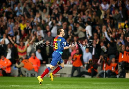 Iniesta ghi bàn vào lưới Sevilla